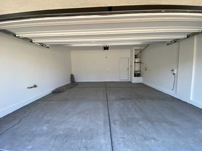 Building Photo - 2212 Stone Well Rd