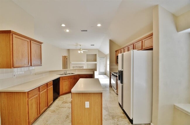 Building Photo - 10 Cypress Bayou Ct