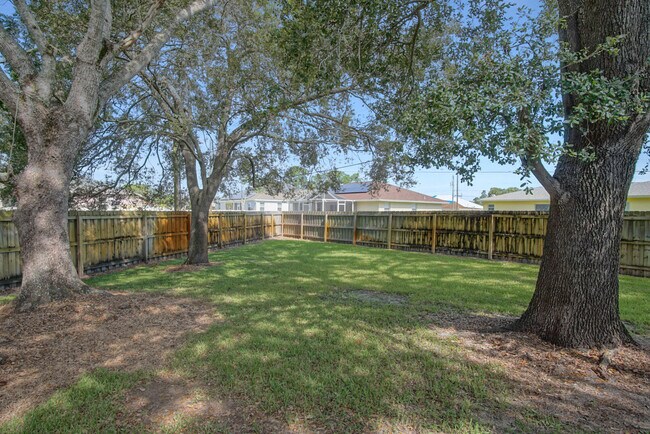 Building Photo - 1273 SW Albenga Ave