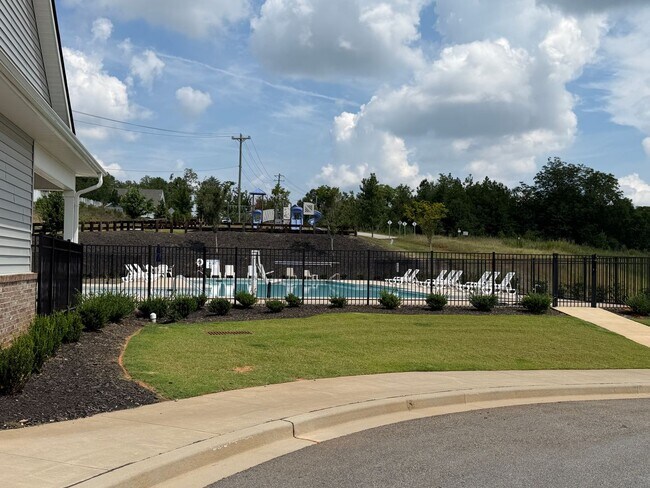 Building Photo - 316 Laurel Pk Dr