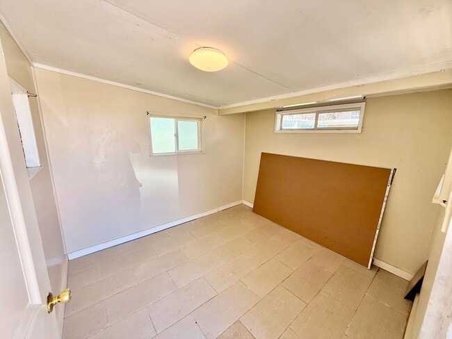 Building Photo - 3 Bedroom / 1 Bath House in Wailuku for rent!