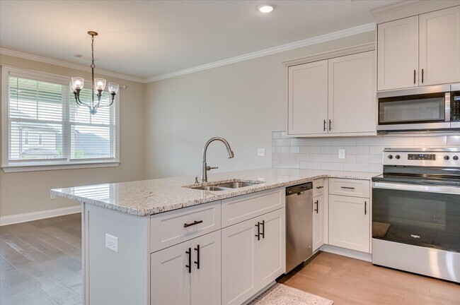 Building Photo - 3207 Wayne Dr