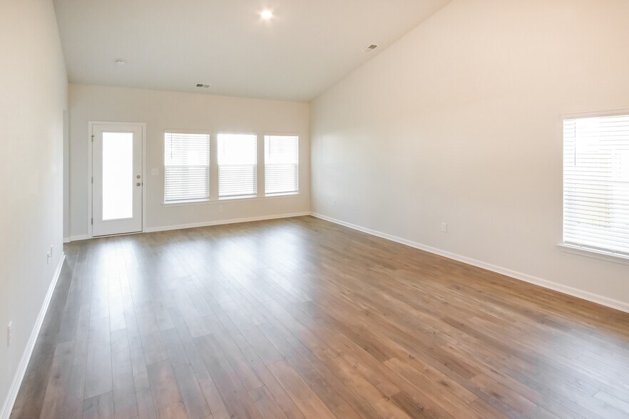 Building Photo - 492 Craigflower Ct