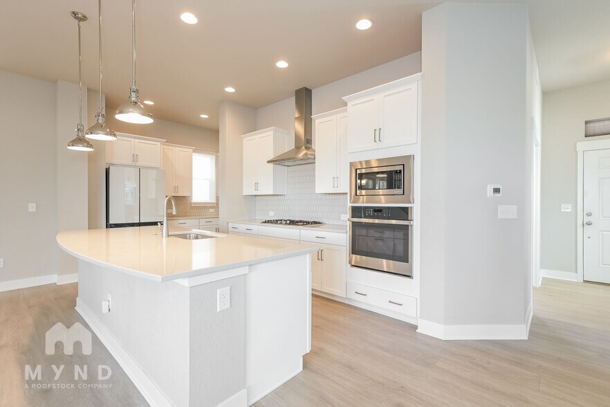 Building Photo - 6047 N Netherland Ct