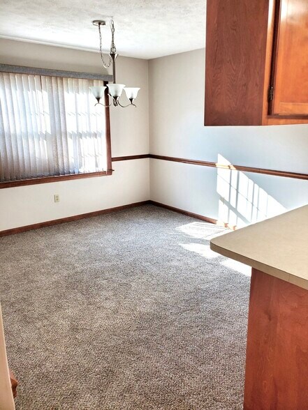 Building Photo - 61 Deer Run Trl