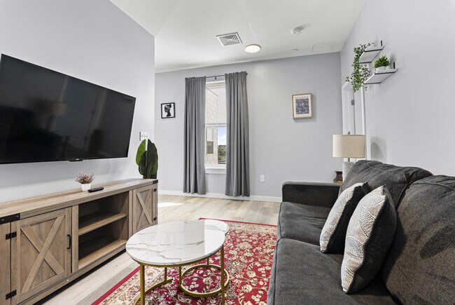 Building Photo - 95 Broadway-SI ID1240367P