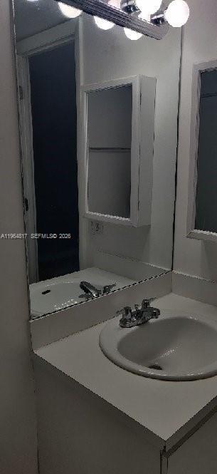 Building Photo - 9320 Fontainebleau Blvd