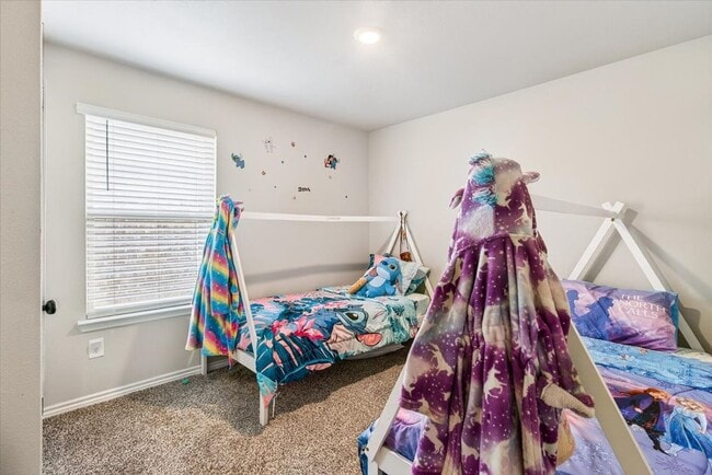 Building Photo - 8121 Cattlemen Dr
