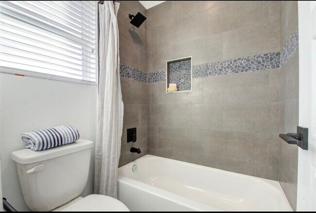 Building Photo - 778 W Tidwell Rd