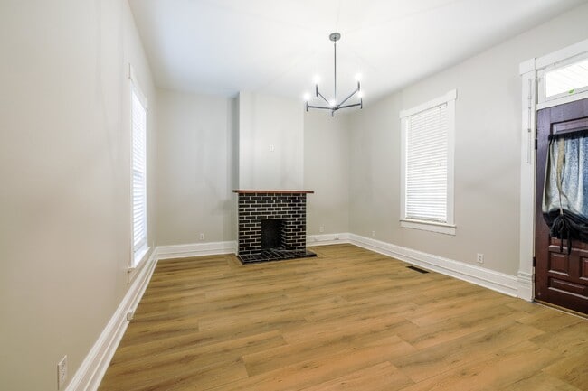 Building Photo - NOW AVAILABLE!!!  Charming, Renovated 2 Bed, 1 Bath East Nashville Home, Minutes to Five Points &...