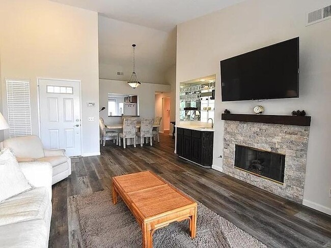 Building Photo - 210 Desert Falls Dr E