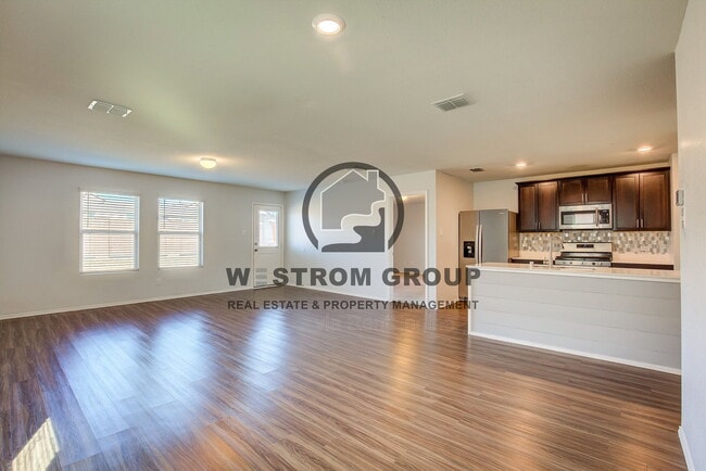 Building Photo - 404 Falling Star Dr