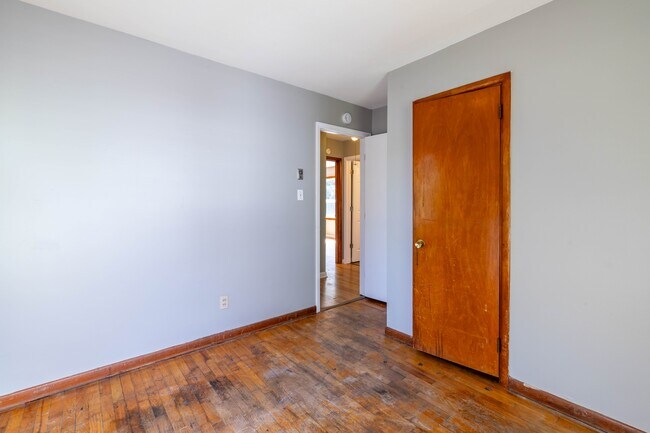 Building Photo - 2139 W Gilbert Ln