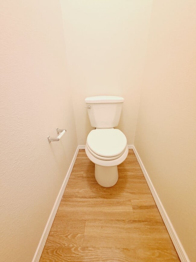 Building Photo - 3 bed 2 bath 1575 sq ft home