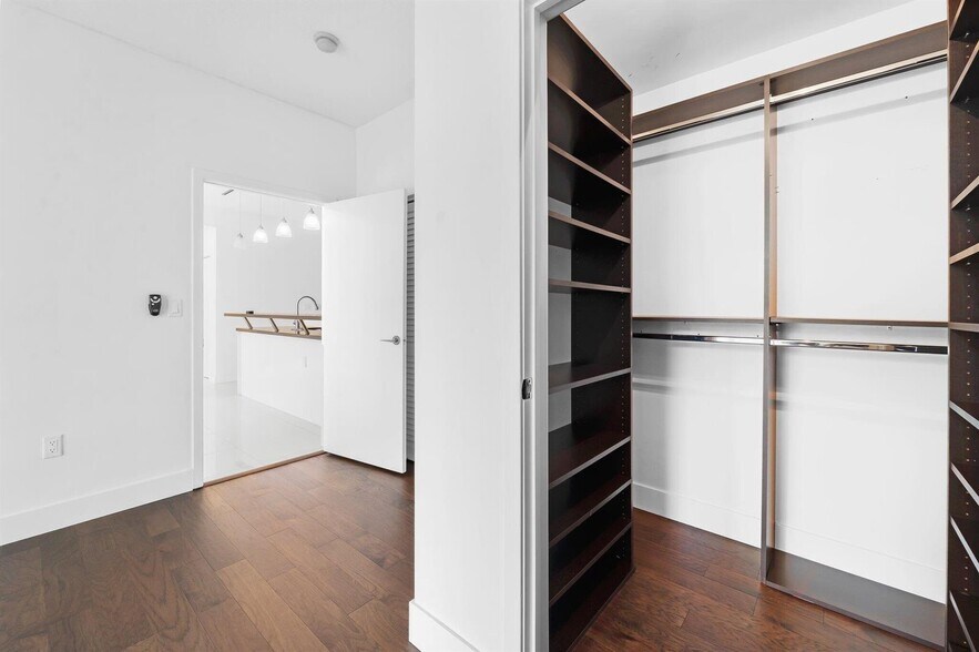 Building Photo - 1111 SW 1st Ave