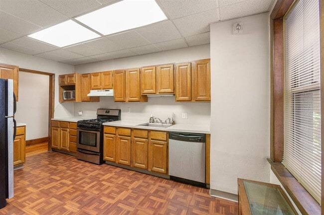 Building Photo - 1000 Hudson St