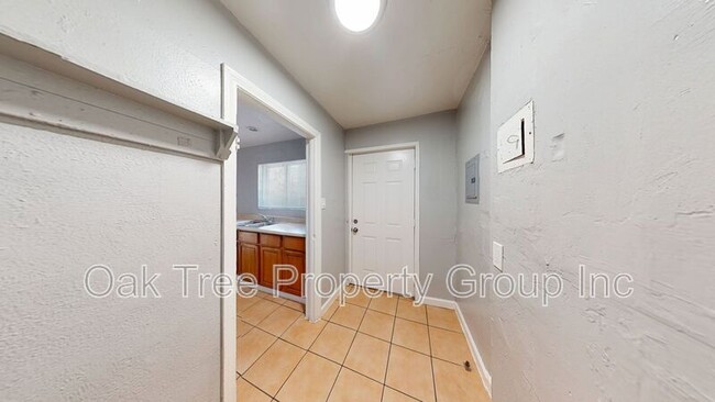 Building Photo - 6621 Bancroft Ave