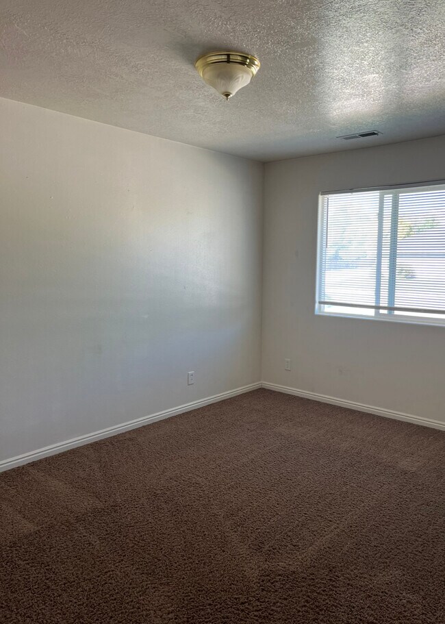 Building Photo - 273 E 170 N