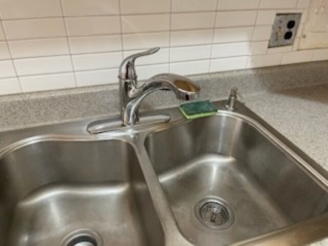 Building Photo - 5950 N Kenmore Ave