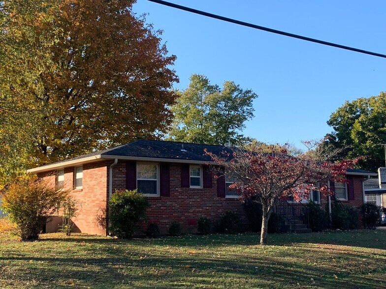 Primary Photo - 276 Bonnasprings Dr