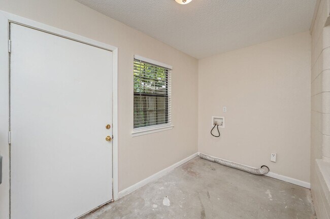 Building Photo - 610A 32nd Street