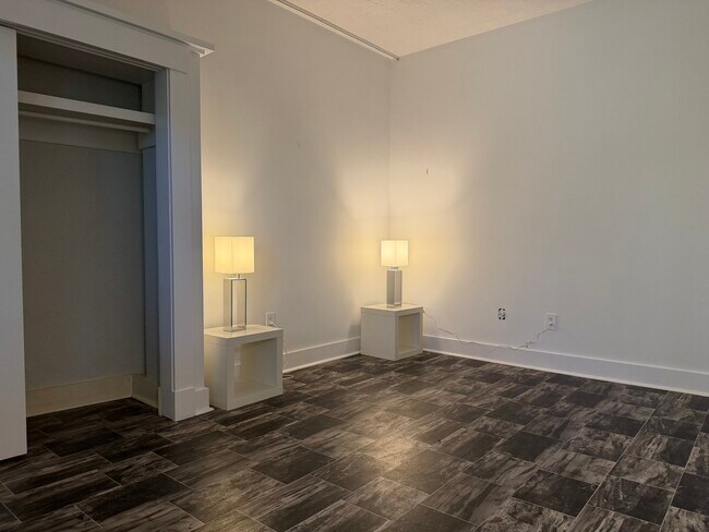Building Photo - 40 Newbern St