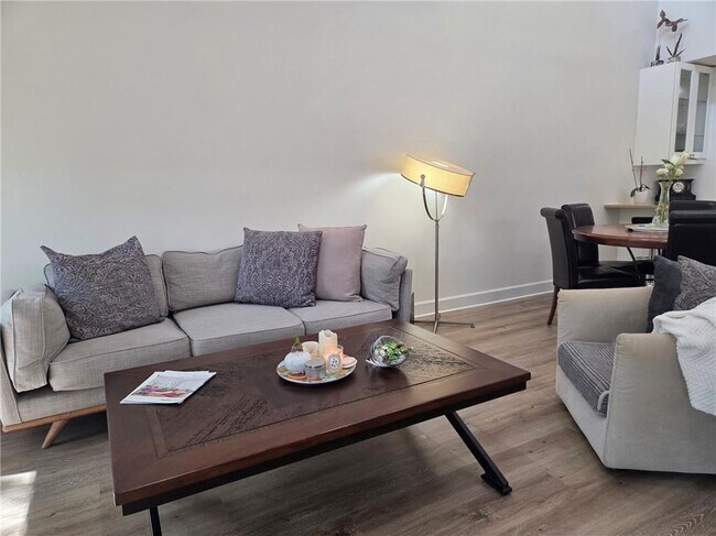 Building Photo - 603 Serramonte Dr