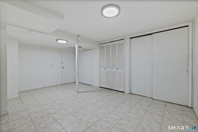 Building Photo - 67 Hicock Dr
