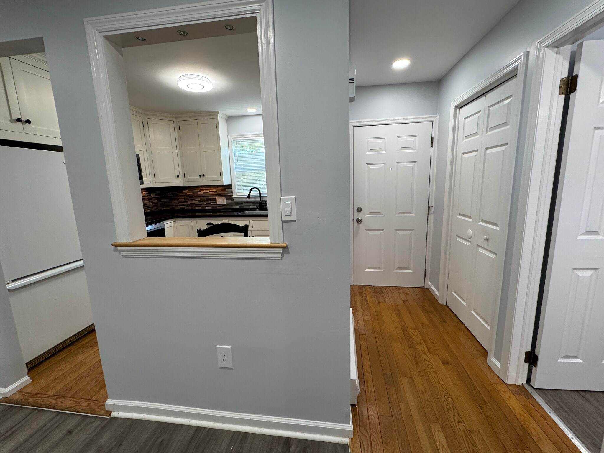 Dining Room to the kitchen - 1984 Cricklewood Cv