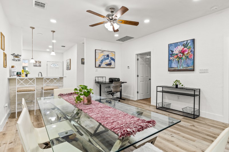 Building Photo - 911 W Wildwood Dr