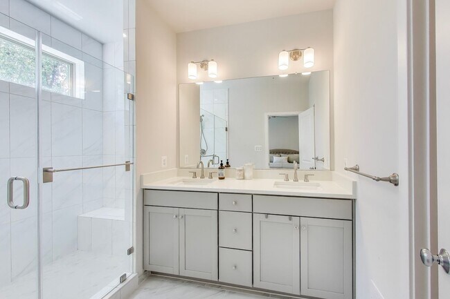 Building Photo - Stunning Contemporary Townhome - 4 Bedroom...