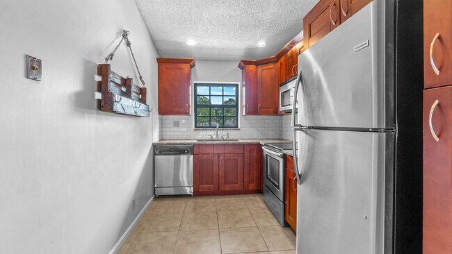 Building Photo - 2900 Olivewood Terrace