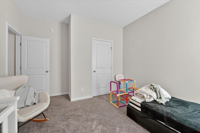 Building Photo - AVAILABLE MAY 2026  [PET FRIENDLY]