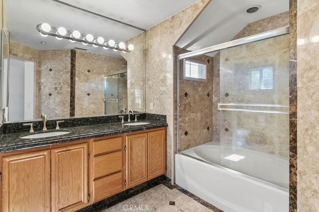 Building Photo - 3 Amesbury Ct