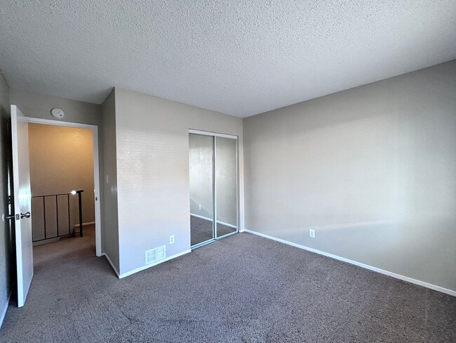 Building Photo - Two Bedroom One Bathroom Apartment