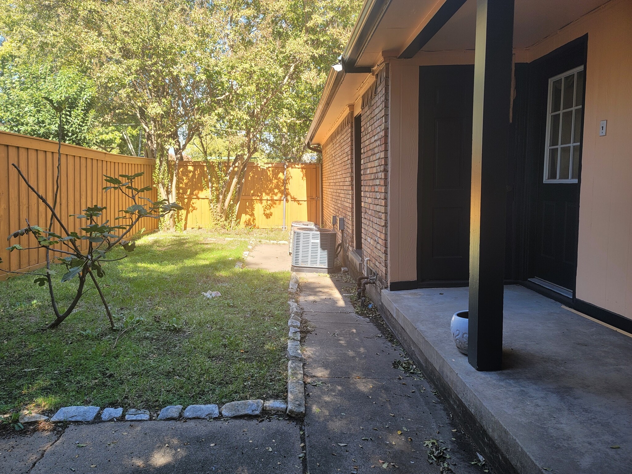 Building Photo - 7945 Habersham Ln