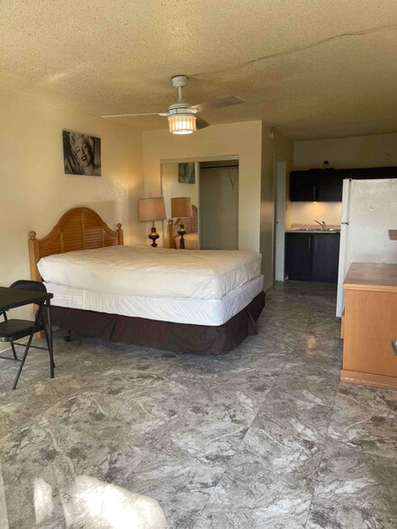 Building Photo - 7900 S Orange Blossom Trl