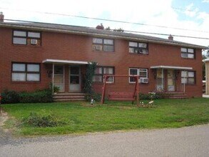 Building Photo - 204 Clara Ct