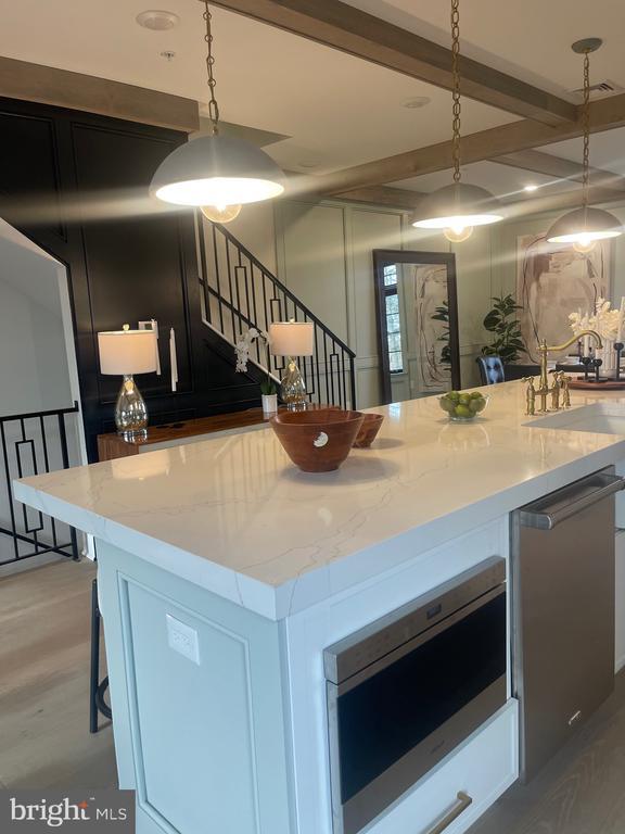 Building Photo - 7519R Ridge Ave