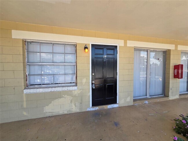 Building Photo - 706 W Dixie Ave