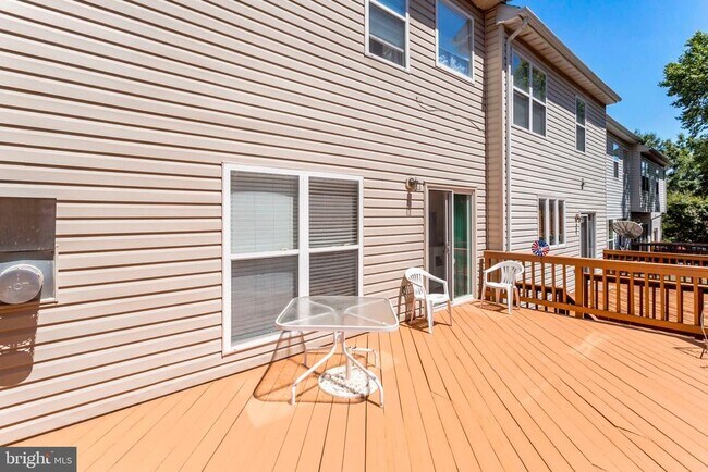 Building Photo - 6328 Dunman Way
