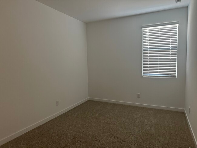 Building Photo - 3110 N 199th Dr