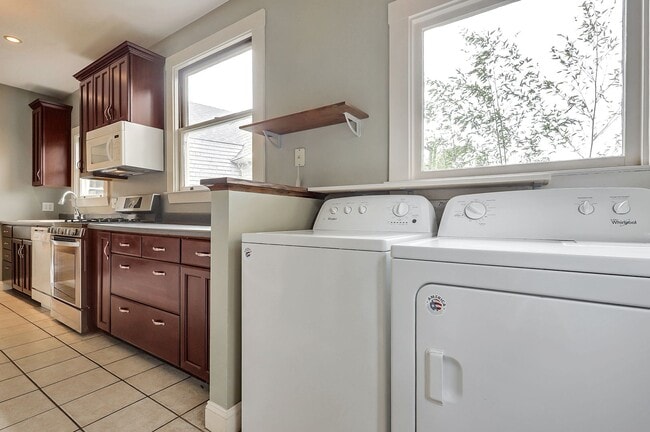 Building Photo - Perfect Blend of Piedmont Ave Energy & Tree-Lined Tranquility