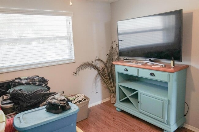 Building Photo - 1032 Hollywood Ave