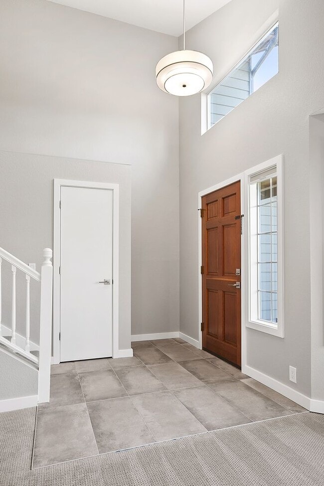 Building Photo - Inviting Everett Home Featuring 3 Bedrooms, Fireplace, and Fully Fenced Backyard