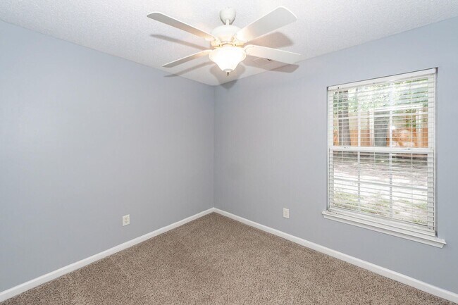Building Photo - 248 Trickle Dr