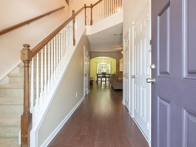 Building Photo - Beautiful 3BR TownHome