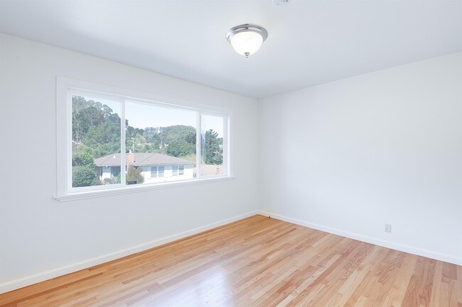 Building Photo - 2280 Rollingwood Dr