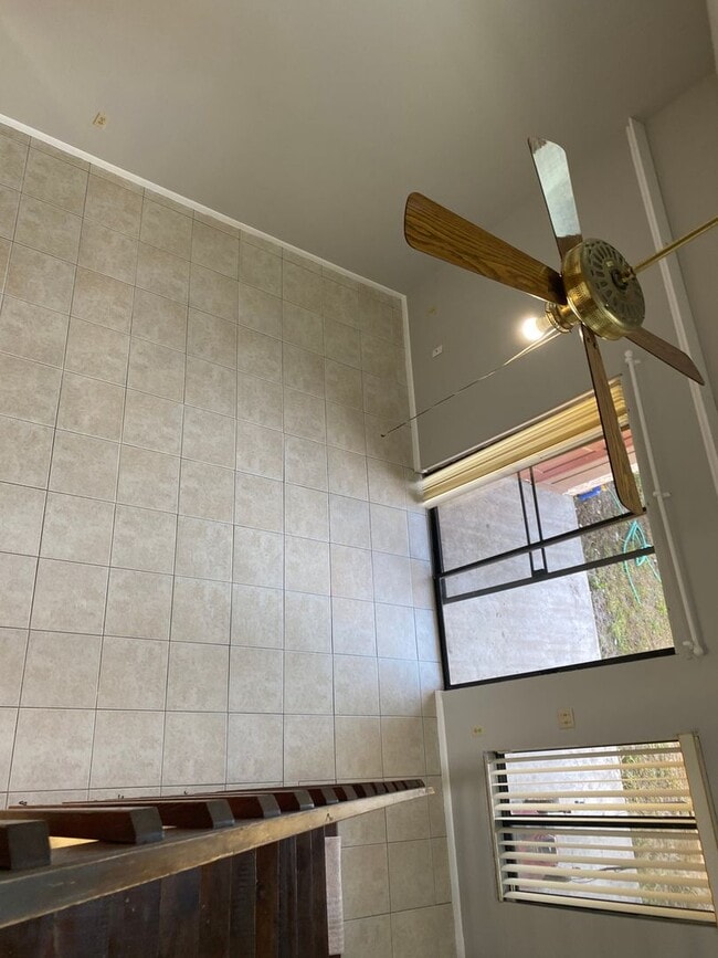 Building Photo - 2 bedroom + loft, 2 bathroom townhome near UCF