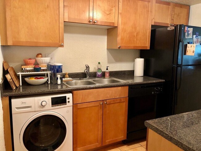 Building Photo - 1 BDRM 1 BATH CONDO IN LA COSTA BRAVA - DOWNTOWN/SODO (LAKE PINELOCH)